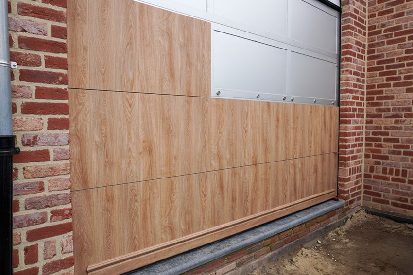 Une porte sectionnelle au rendu architectural avec Frager Facade®